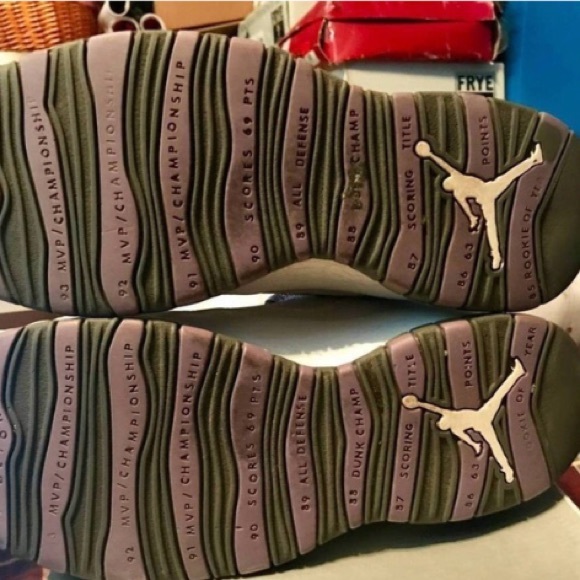 Women's Jordan 9 - Picture 3 of 5